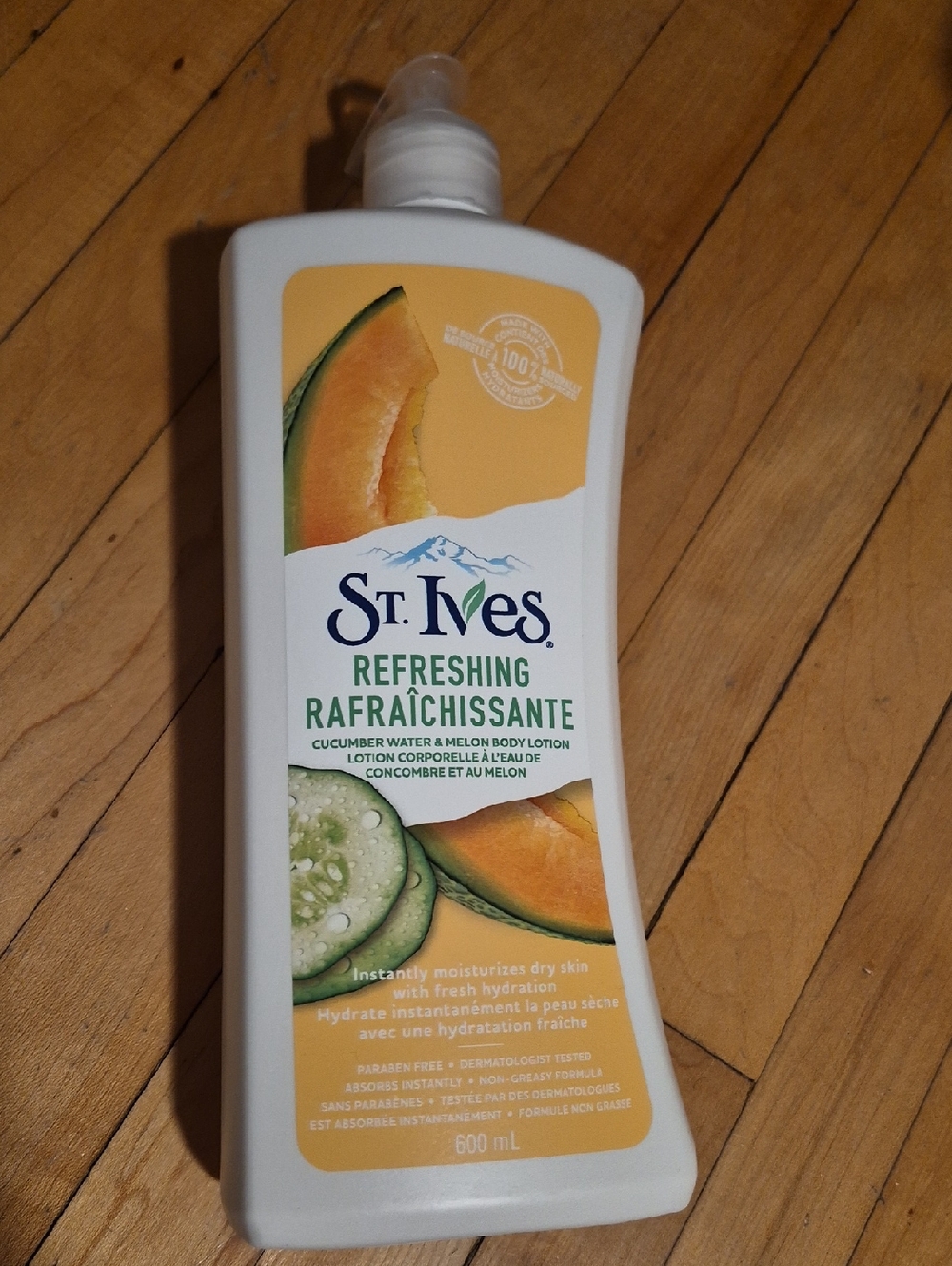 💙 St Ives - Refreshing Cucumber Water & Melon Body Lotion